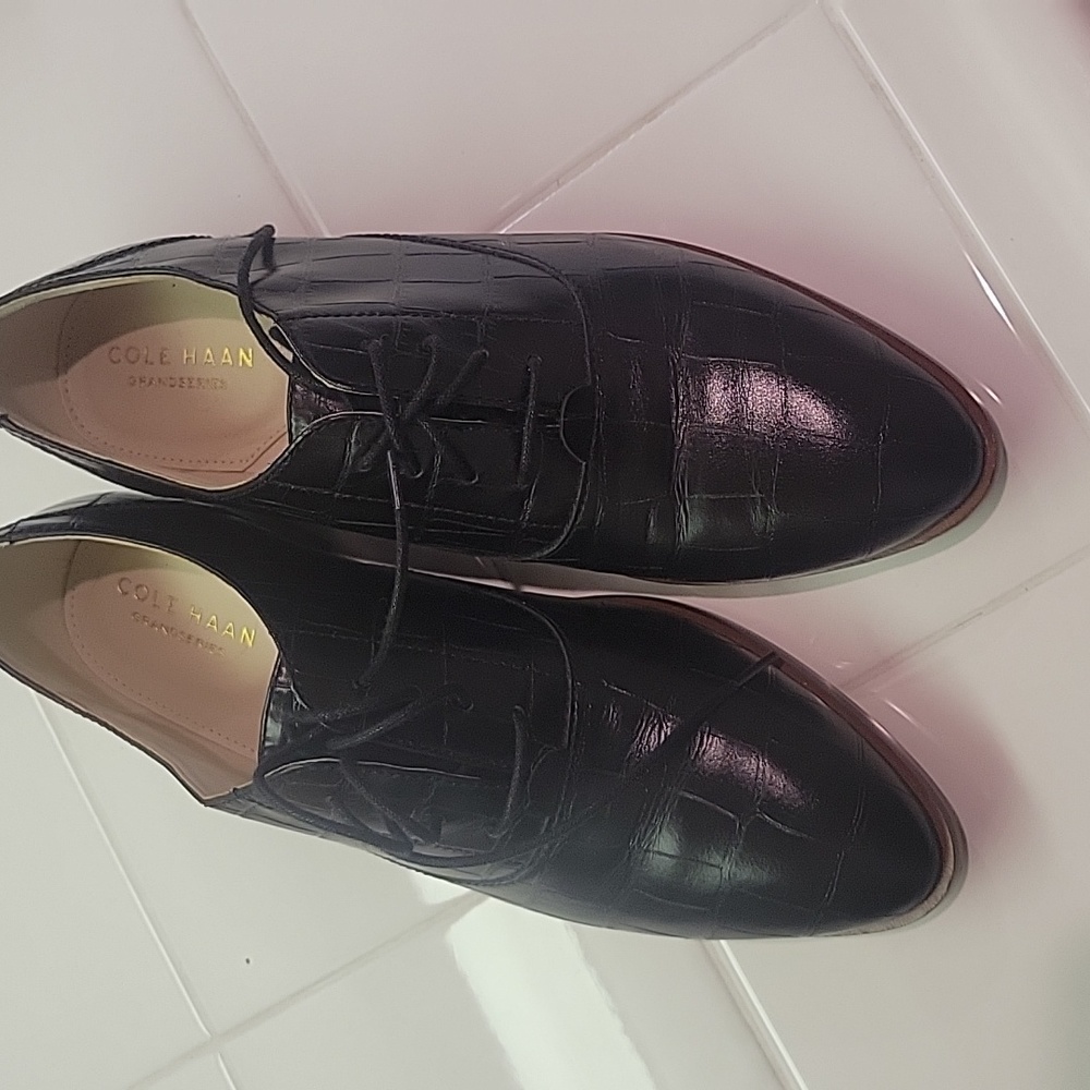 Cole haan woman's  grand 360 black leather lace up shoes